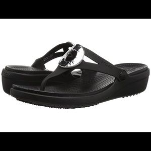 Crocs flip flops size 8 Sanra NEW